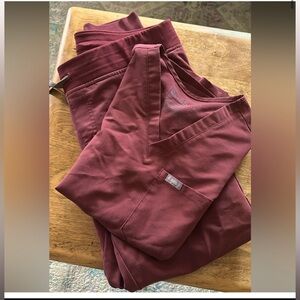 Figs XS Catarina top dark cherry